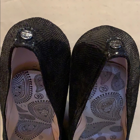 Styles for the Stylish Elegant black shoes - Picture 2 of 5